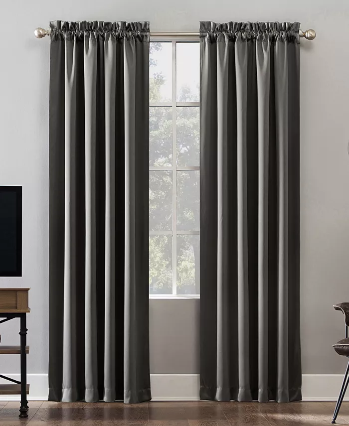 Sun Zero Oslo Theater Grade Blackout Rod Pocket Curtain Panel， 52