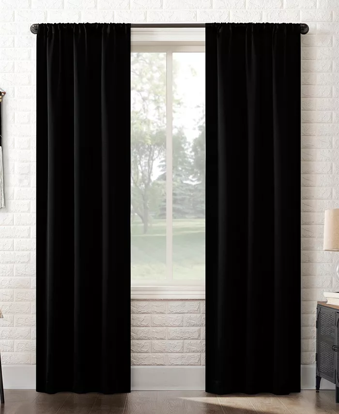 Sun Zero Bergen Theater Grade Extreme 100% Blackout Rod Pocket Single Curtain Panel， 40