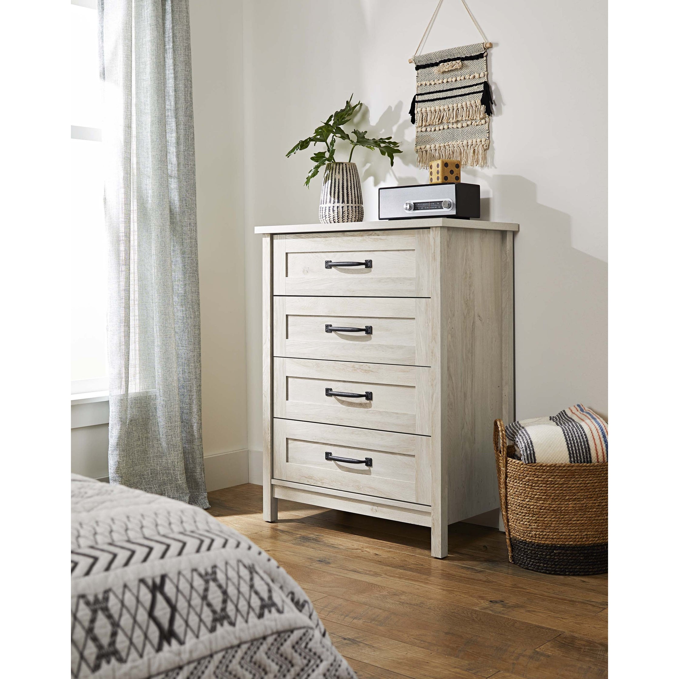 Modern Farmhouse 4-Drawer Chest， Rustic White Finish - - 37236436 - Mycitystee