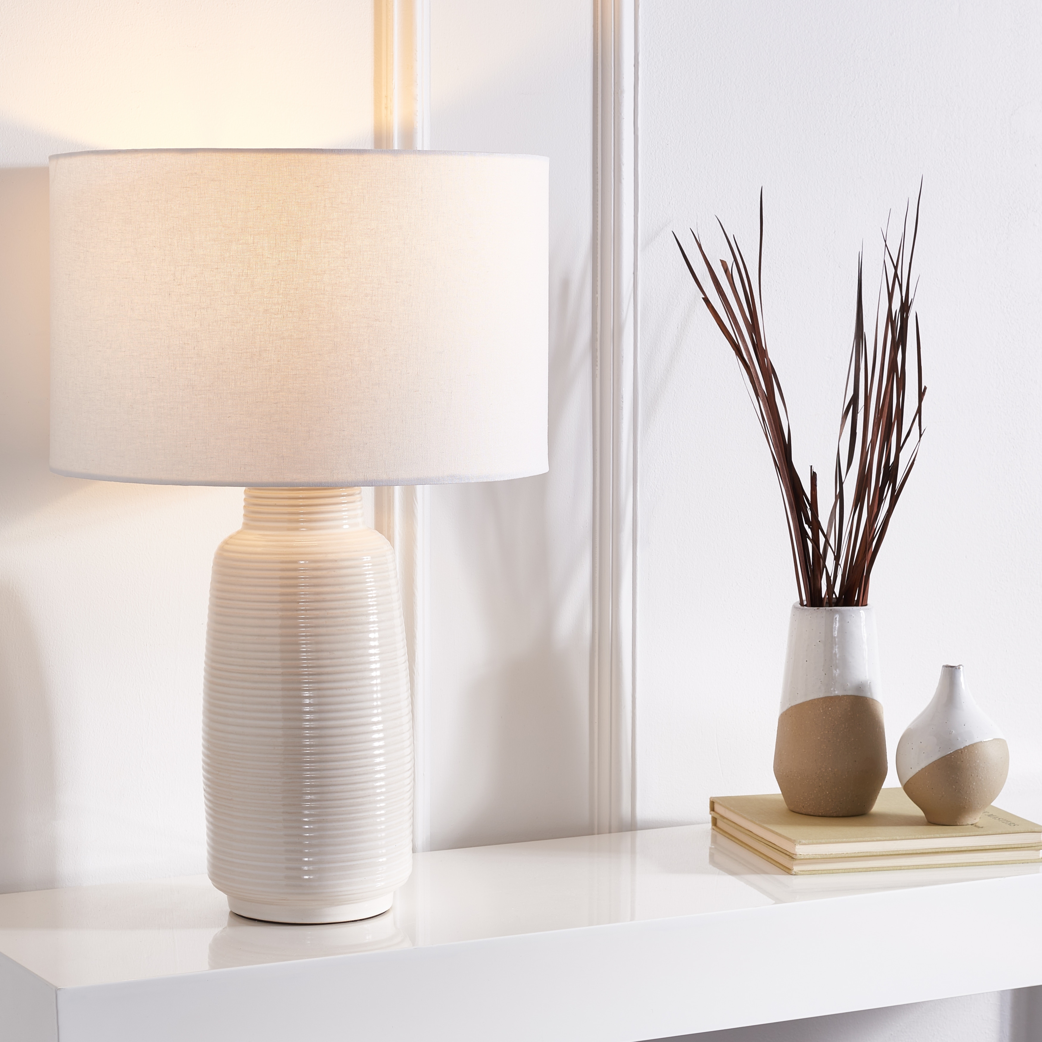 SAFAVIEH Lighting Tyrina 26-inch Table Lamp - 16 in. W x 16 in. D x 26 in. H - Mycitystee