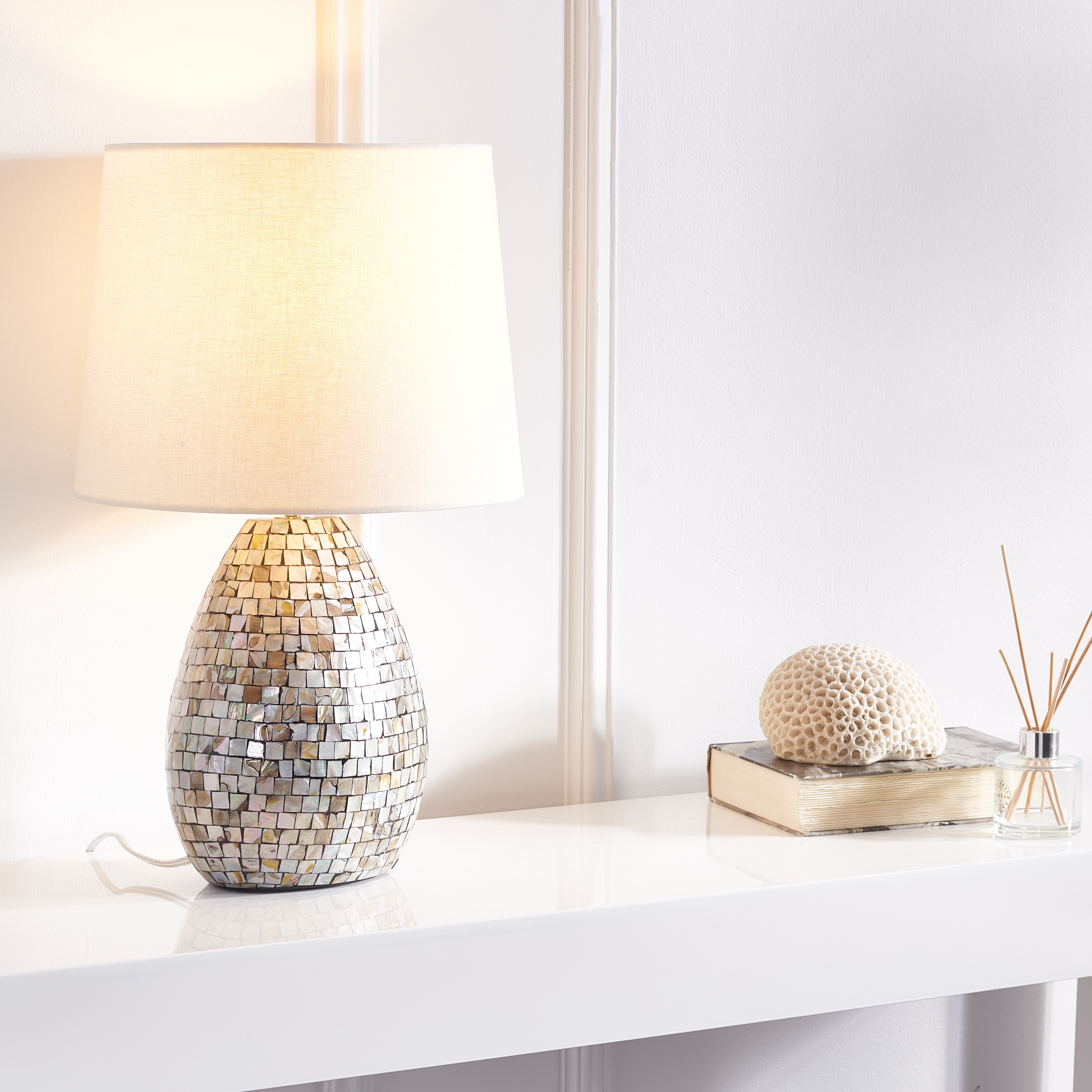 SAFAVIEH Lighting Garrick Seashell 22-inch Table Lamp - 14 in. W x 14 in. D x 22 in. H - Mycitystee
