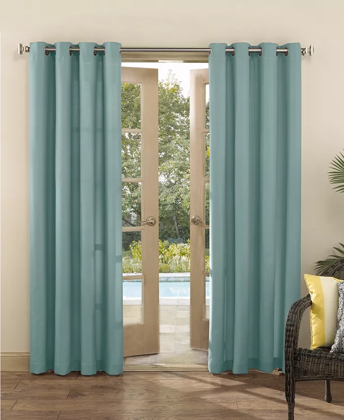 Sun Zero Sailor Room Darkening Grommet Curtain Panel， 108