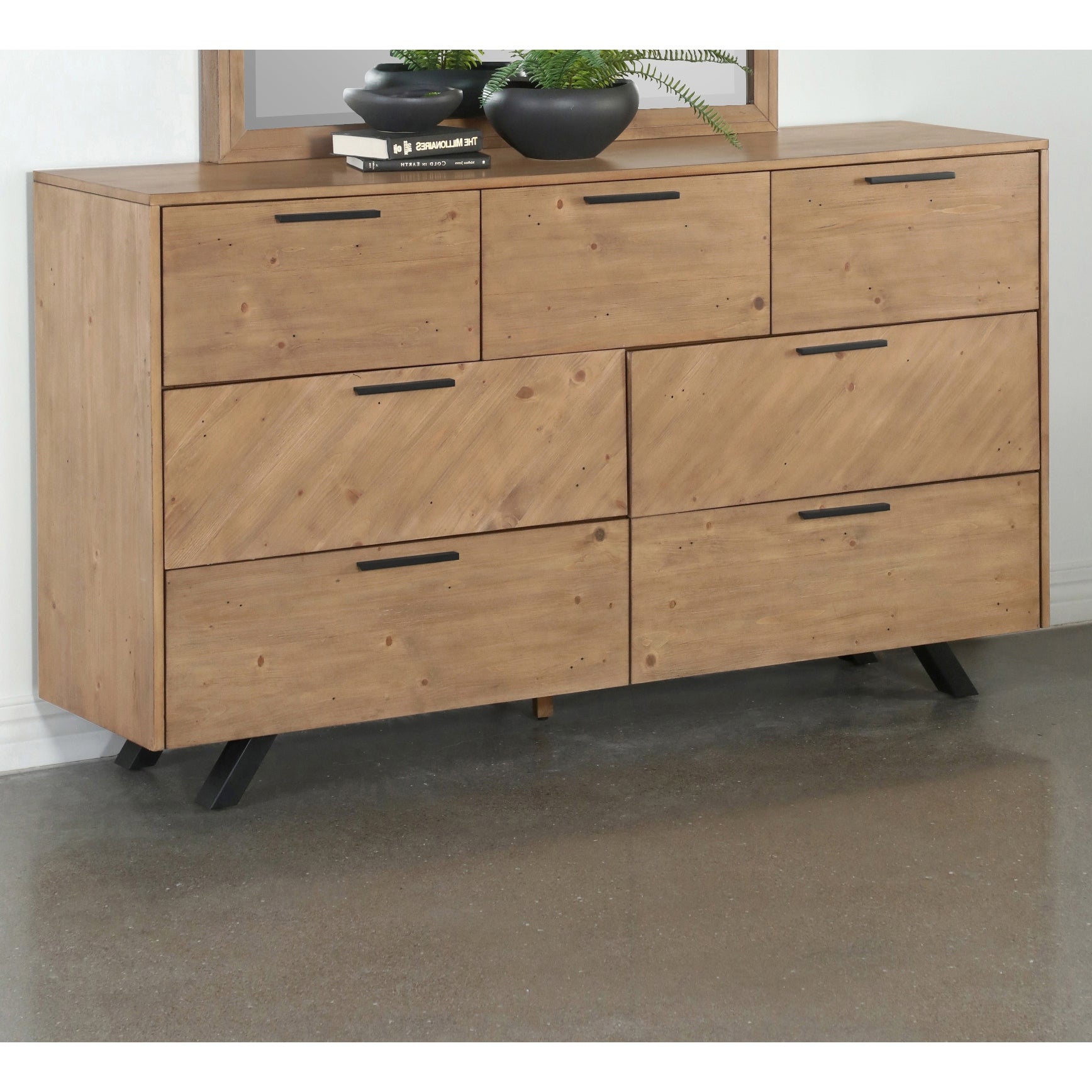 Justine Light Honey Brown 7-drawer Dresser with Angled Legs - - 36964801 - Mycitystee