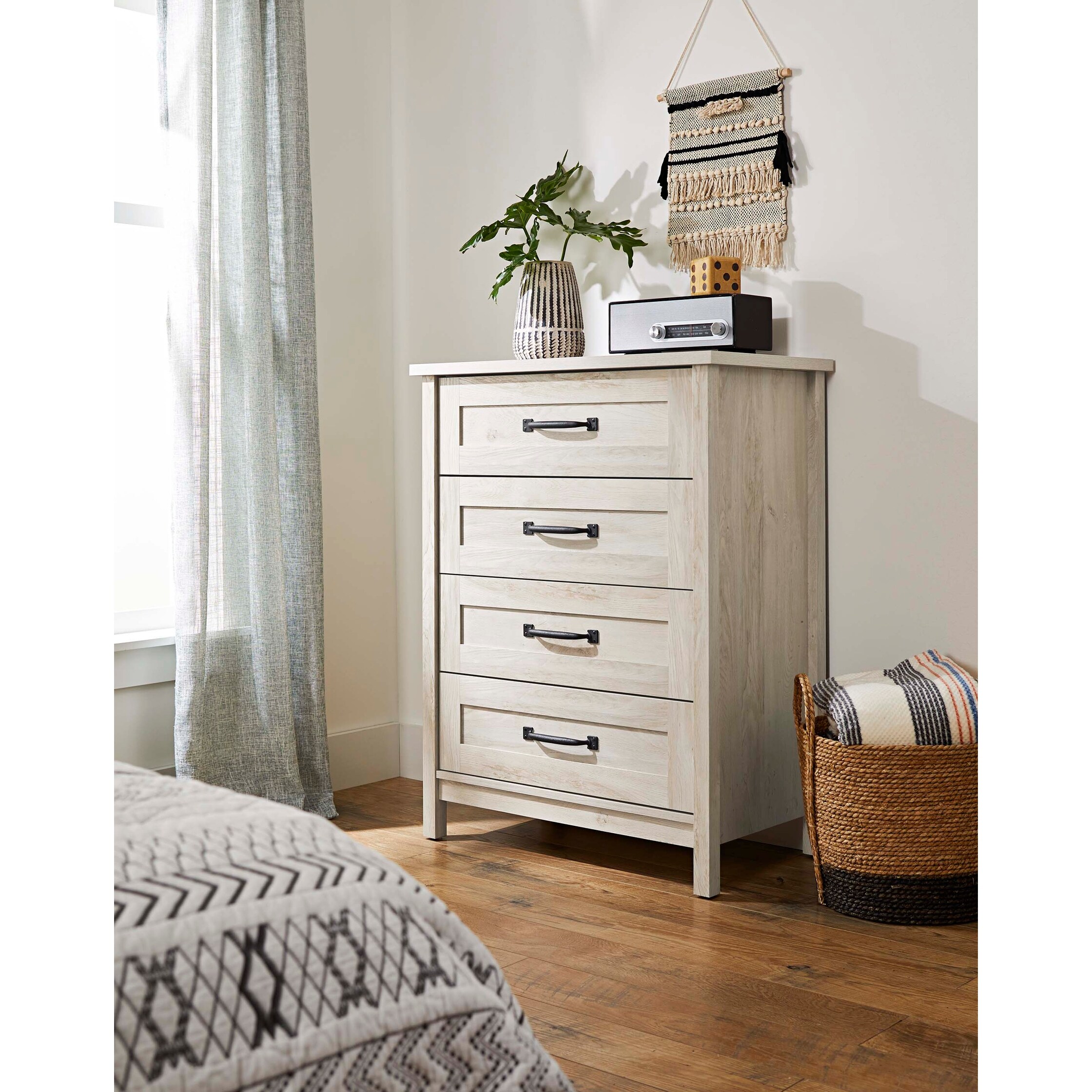 Modern Farmhouse 4-Drawer Chest， Rustic White Finish - - 36139134 - Mycitystee