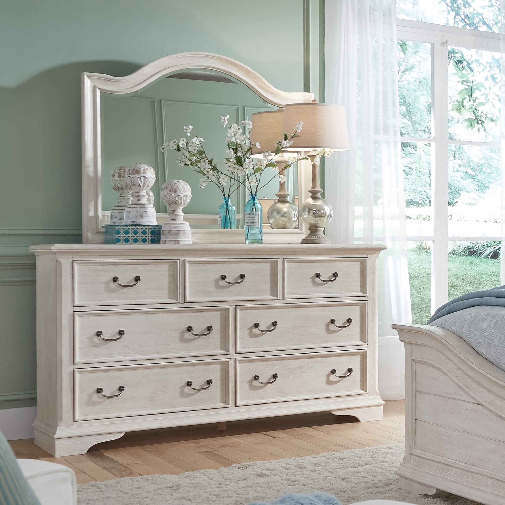 Bayside Antique White Dresser and Mirror - - 17305826 - Mycitystee