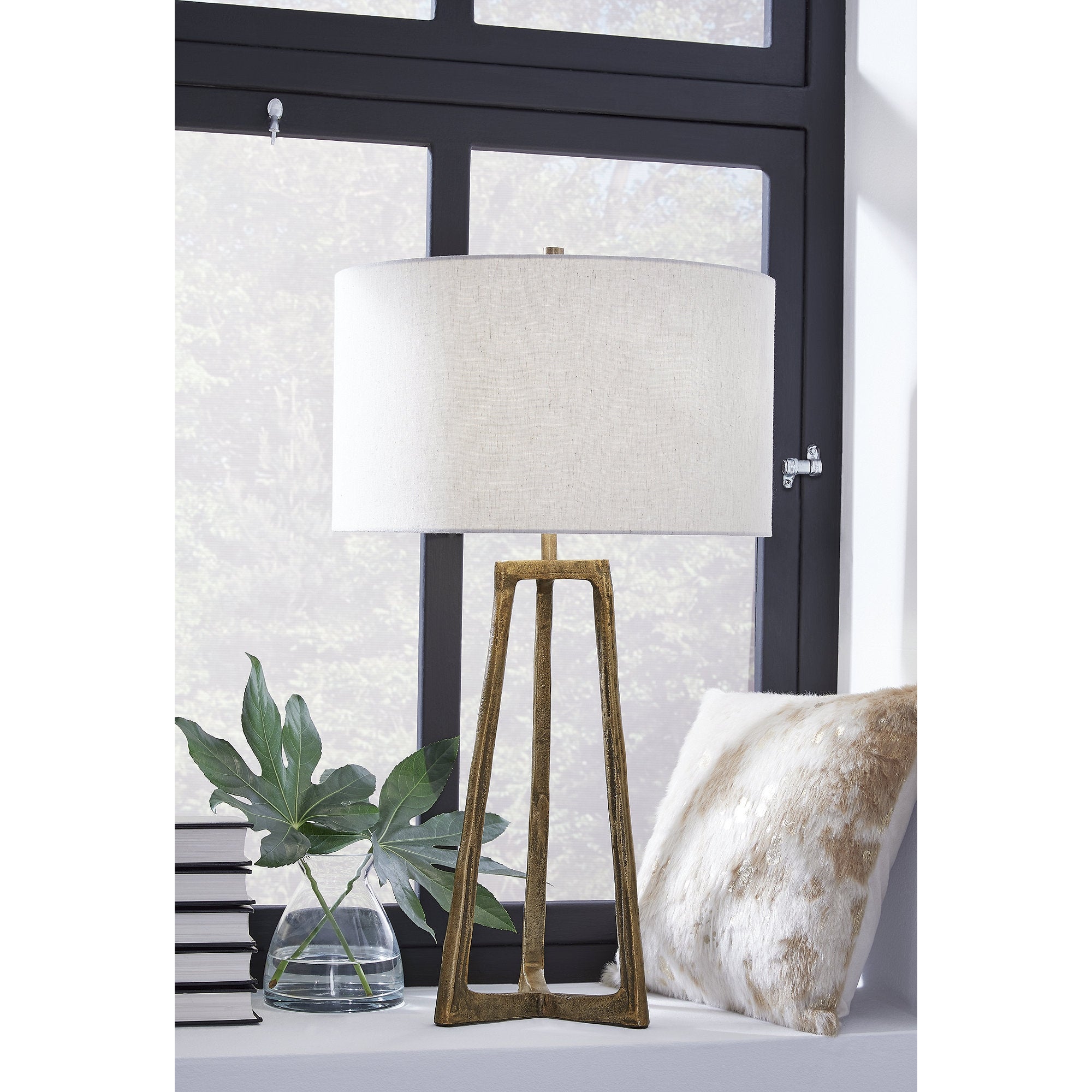 Wynlett Metal Table Lamp - 20