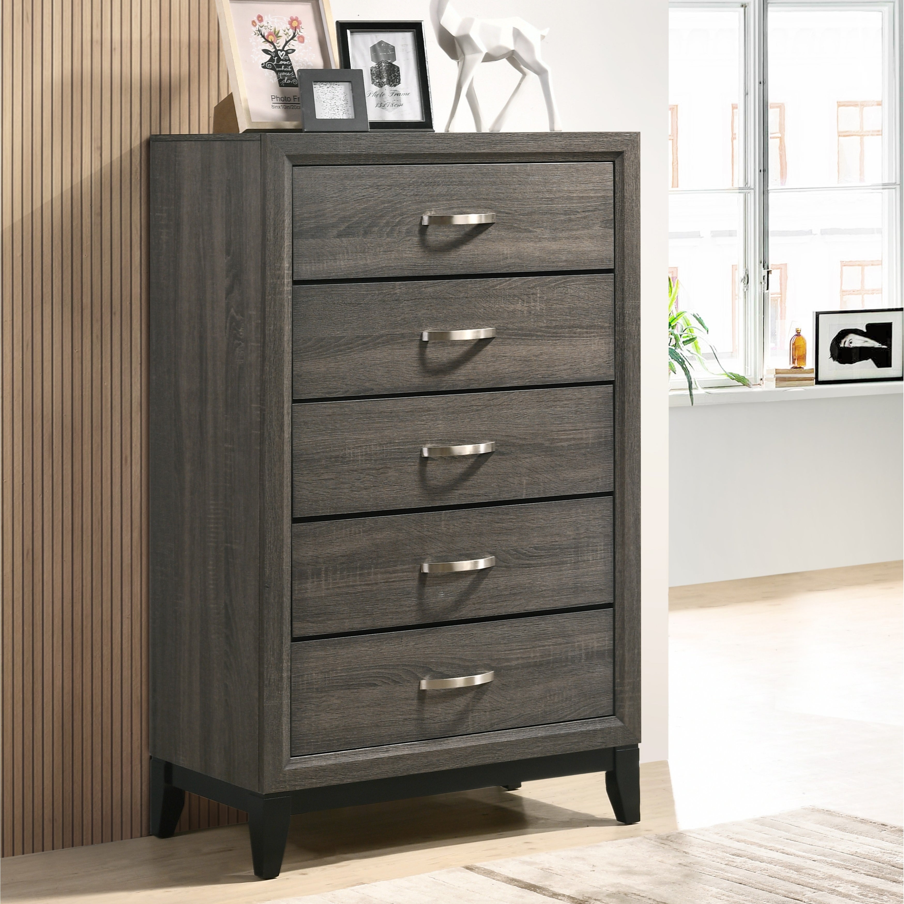 Roundhill Furniture Stout Metal Bar Pulls Distressed Chest - - 22725628 - Mycitystee