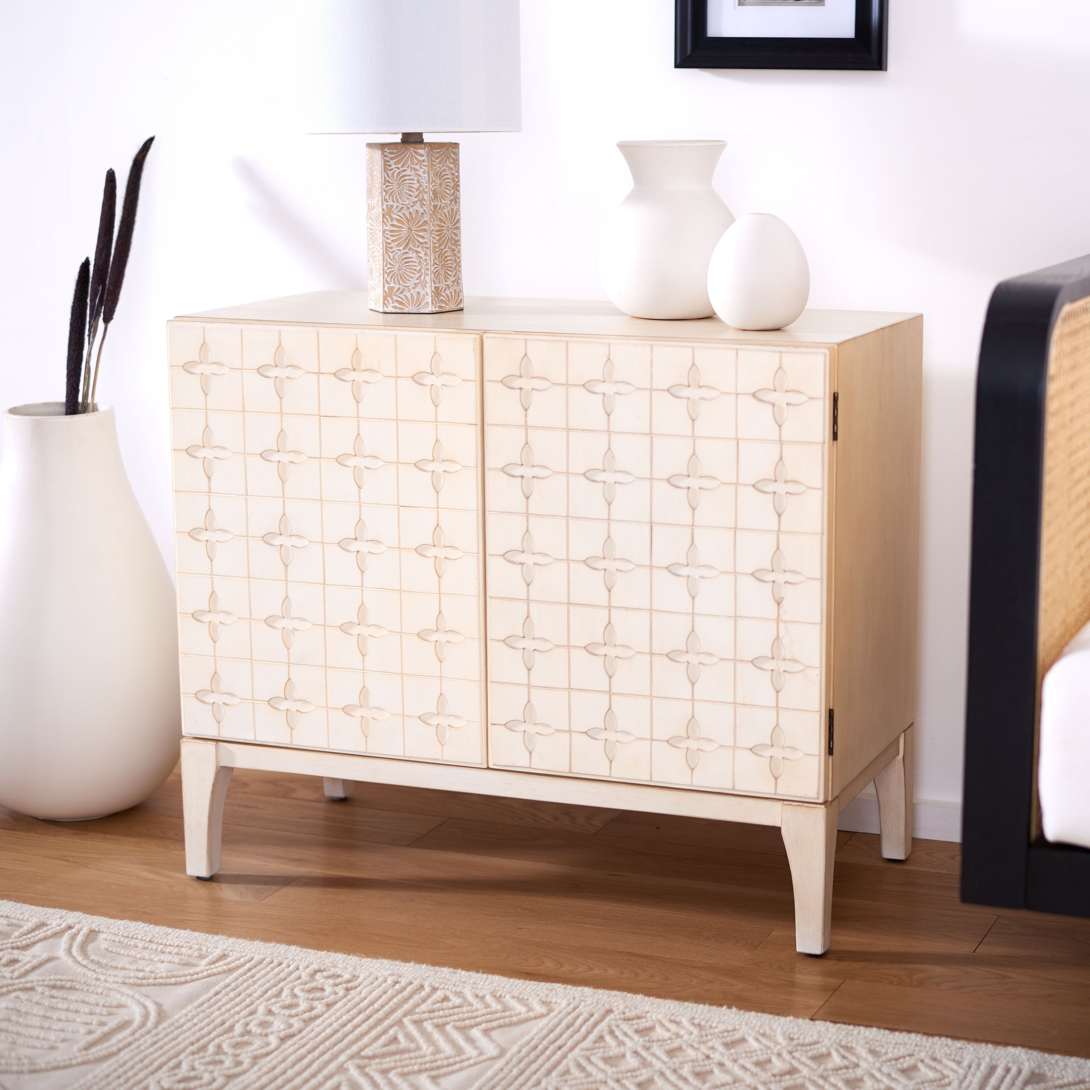 SAFAVIEH Sula Antique White 2 Door 1-Shelf Chest - - 34093822 - Mycitystee