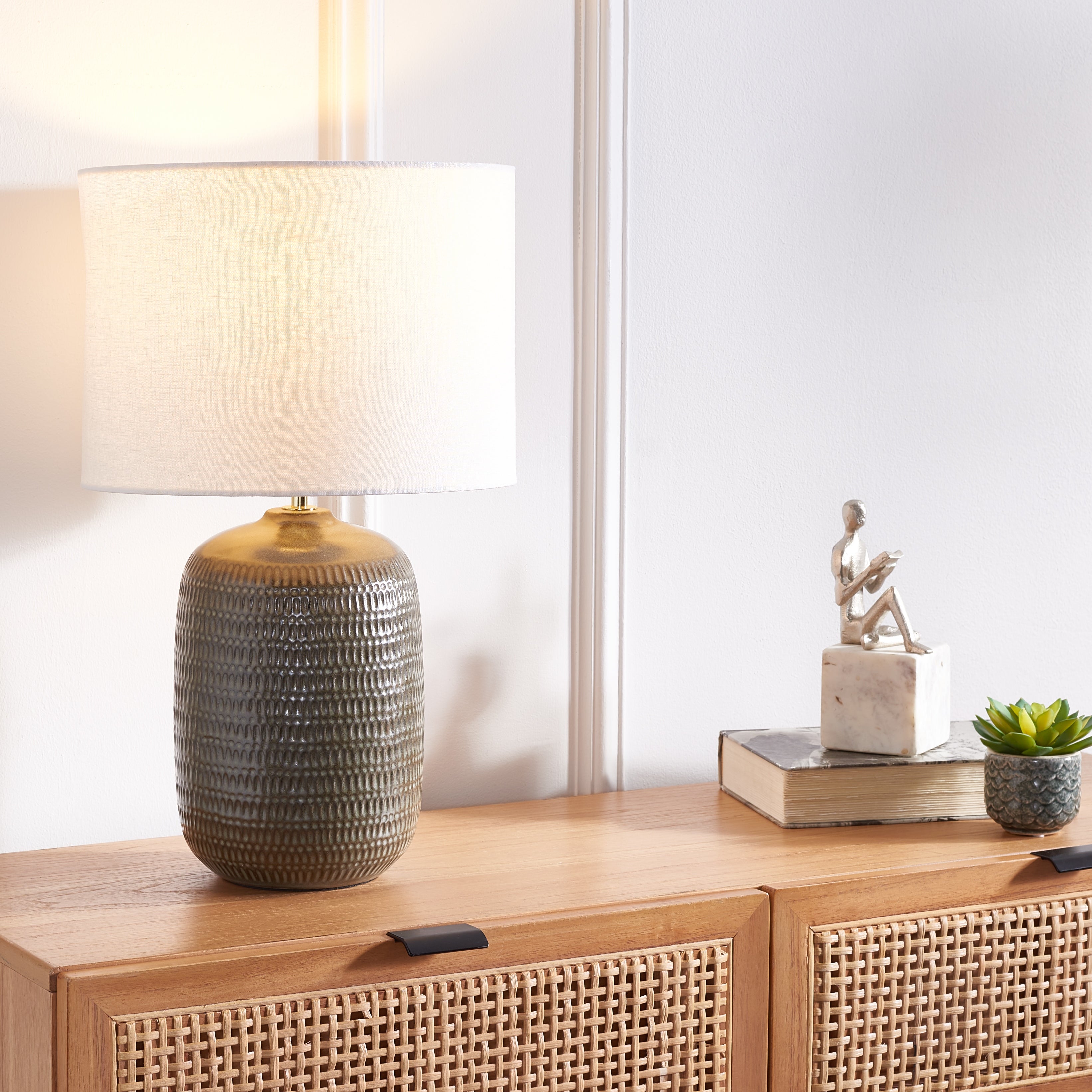 SAFAVIEH Lighting Oryn 20-inch Table Lamp - 12 in. W x 12 in. D x 20 in. H - Mycitystee