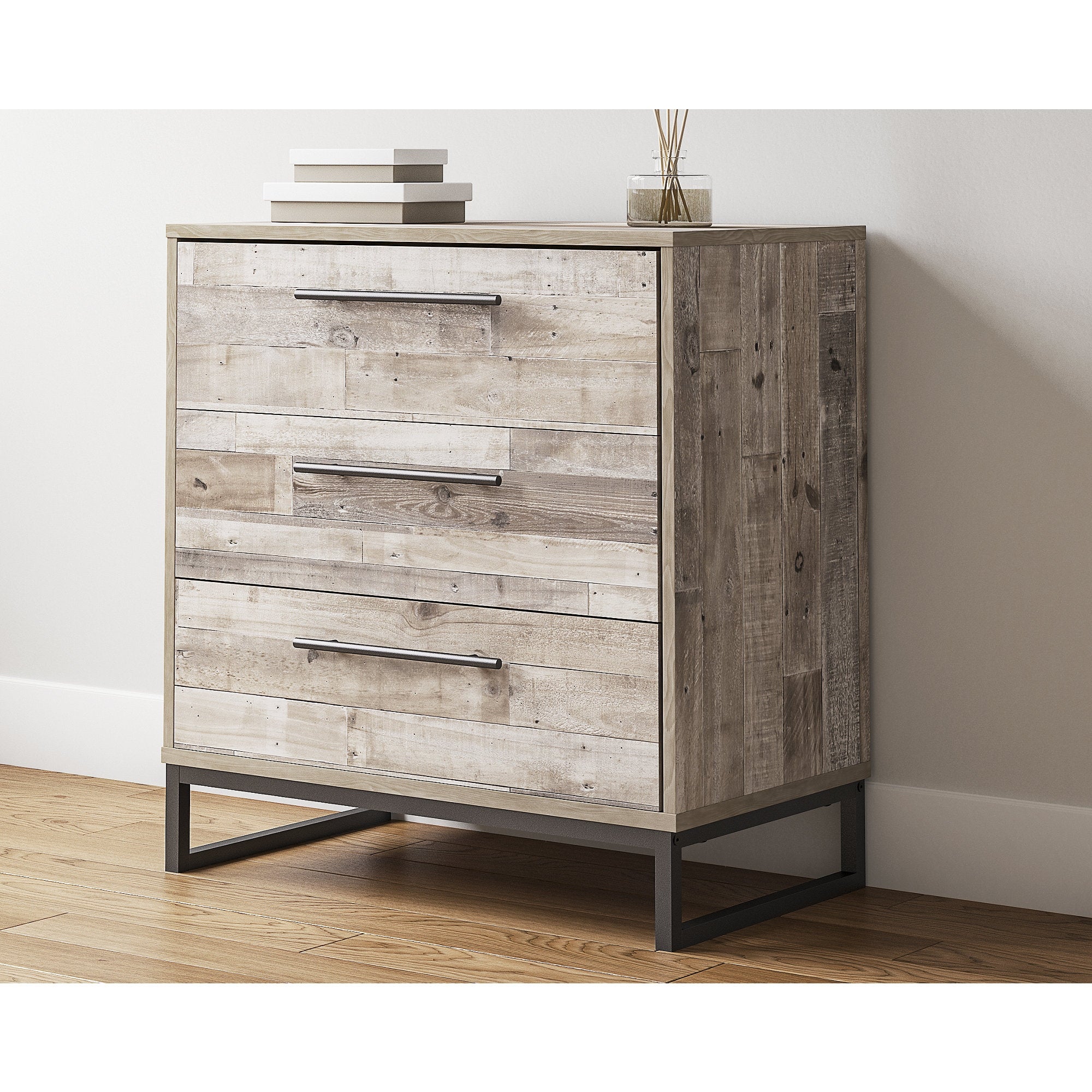 Neilsville Whitewash 3-drawer Chest - - 32607595 - Mycitystee
