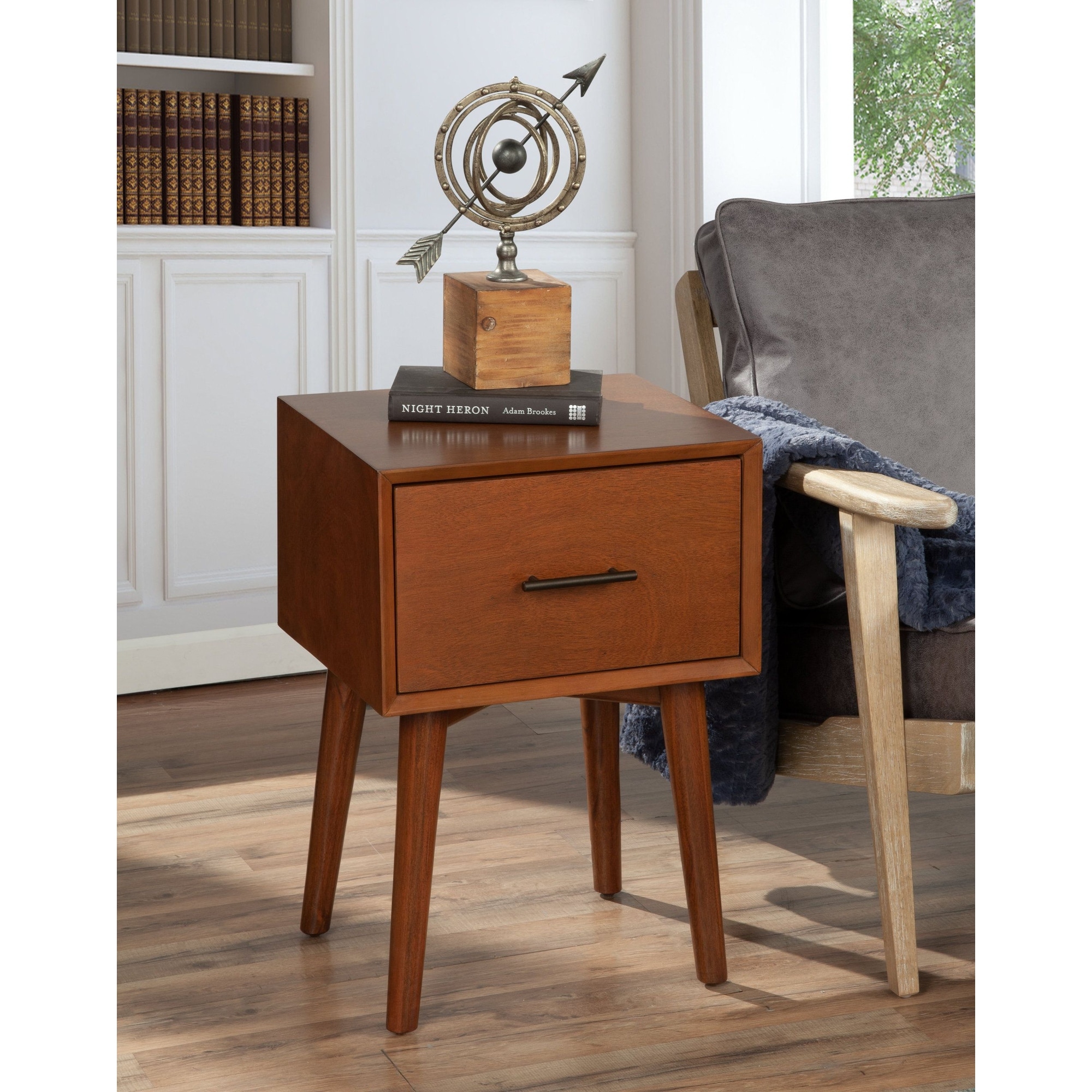 Flynn End Table， Acorn - Mycitystee