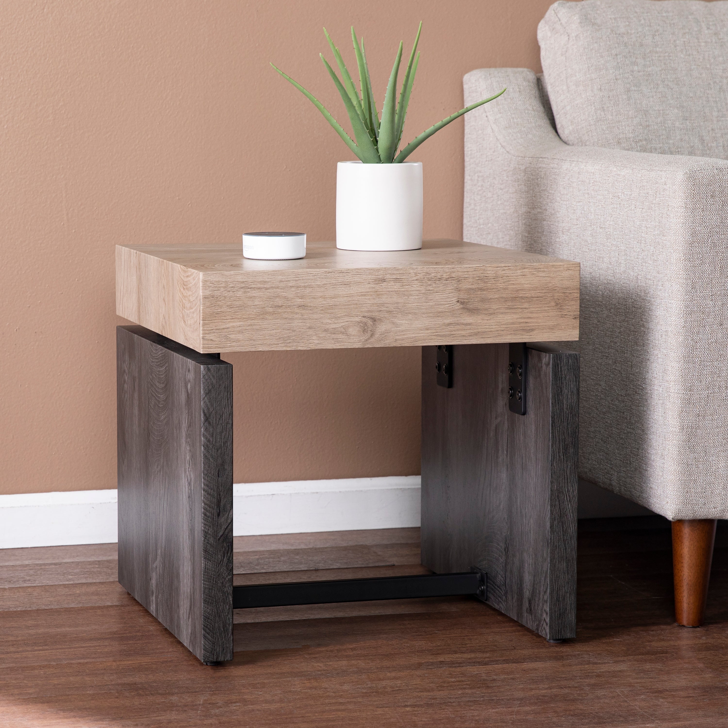 SEI Furniture Hedgefield Side Table - Mycitystee