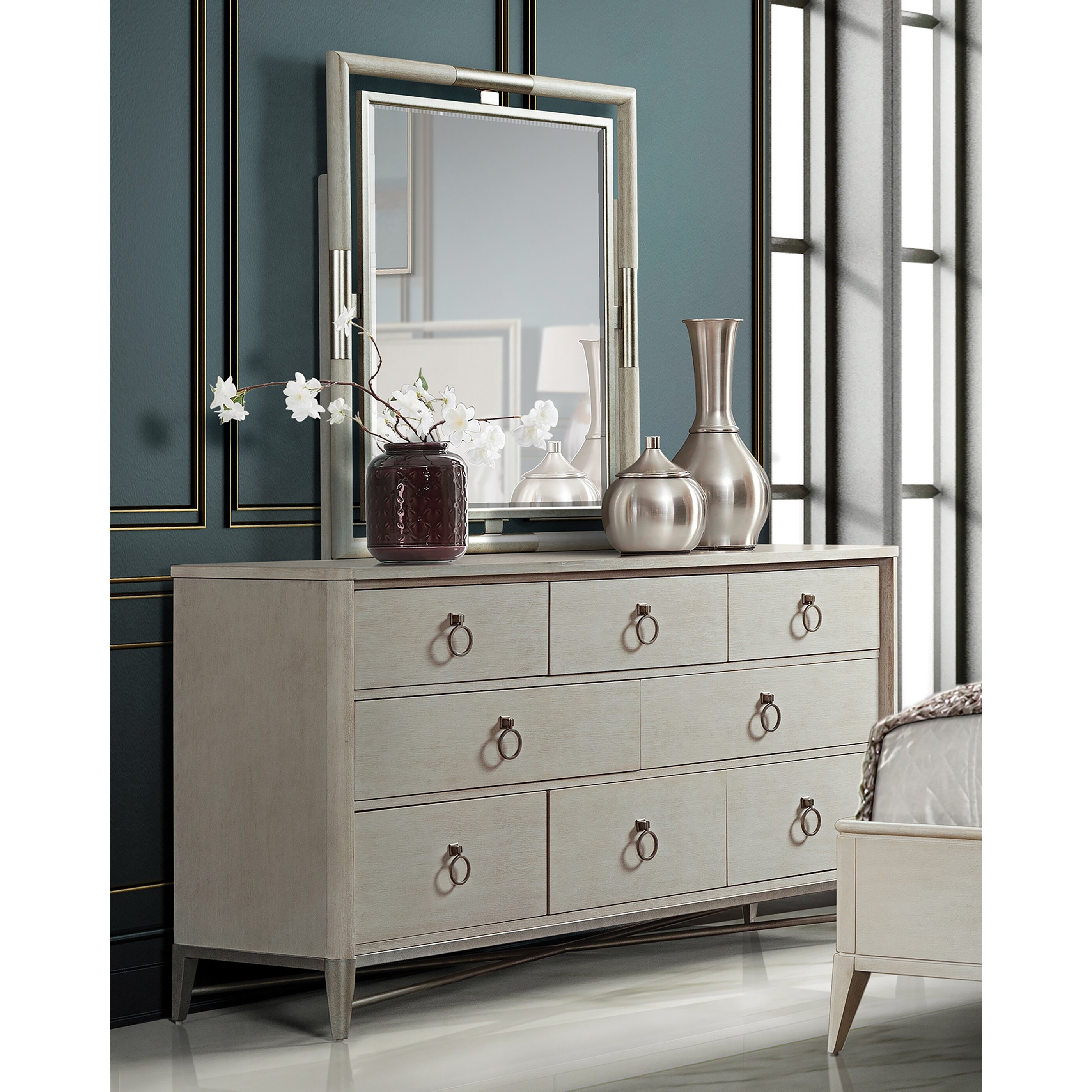 Roundhill Furniture Mantalia Solid Wood 8-Drawer Dresser and Mirror with Metal Frame， Champagne - - 36644171 - Mycitystee