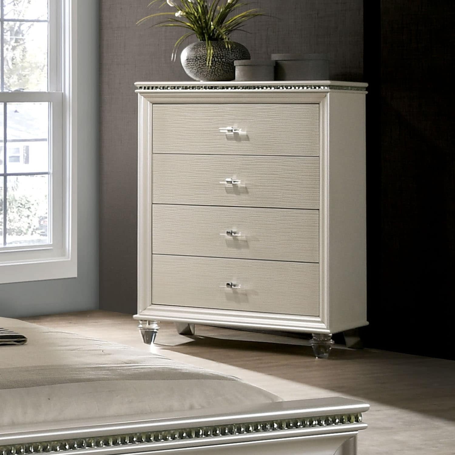Silver Orchid Allenby Pearl White 4-drawer Chest - - 28976979 - Mycitystee